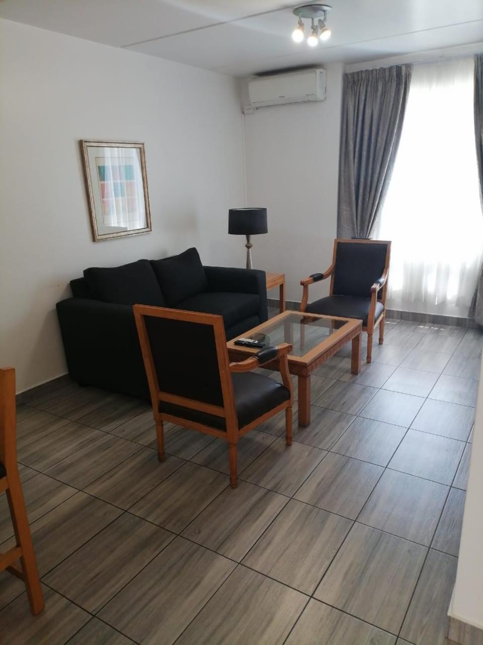 Airport Inn And Suites Edenvale Exterior foto