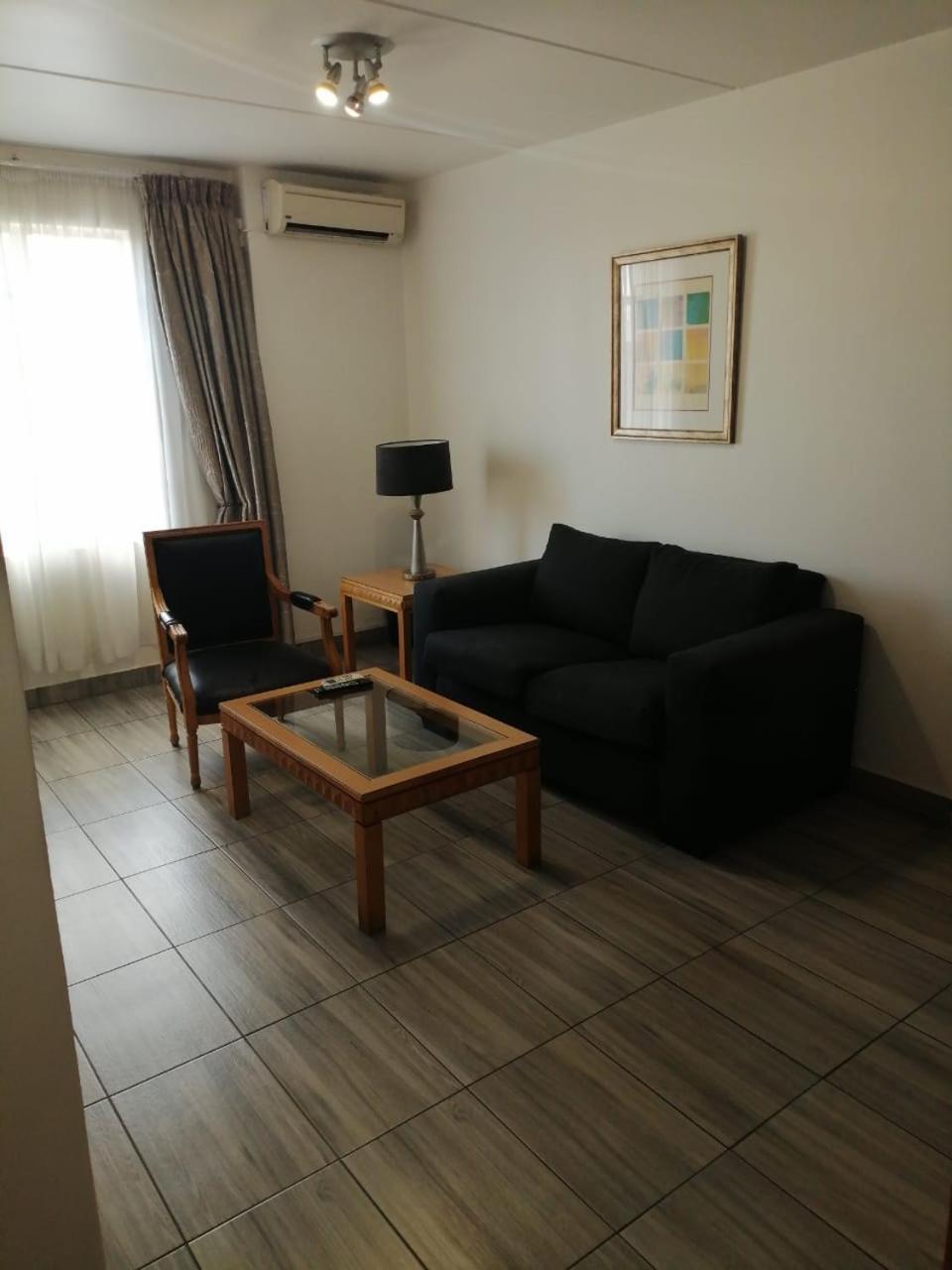Airport Inn And Suites Edenvale Exterior foto